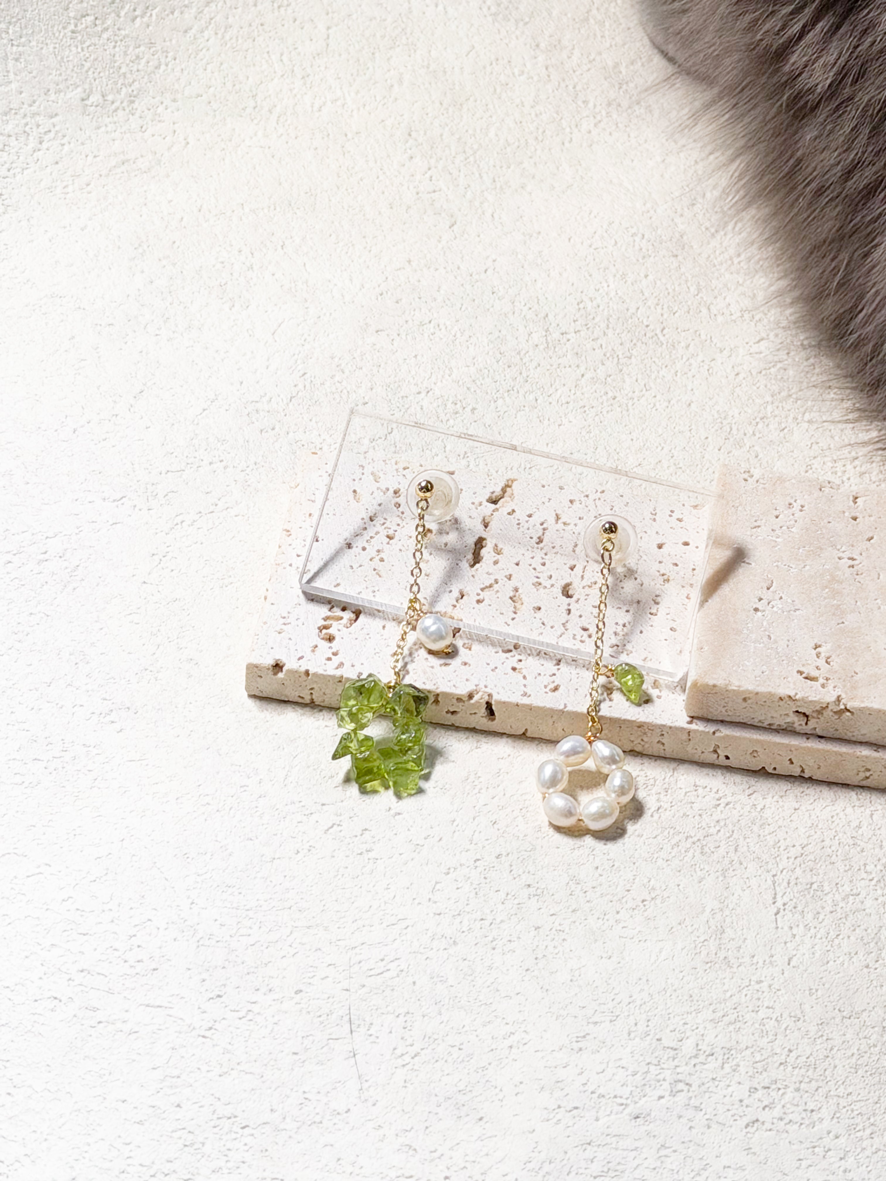 ペリドットフォレストリズムピアス（アシンメトリーロングペリドットピアス）