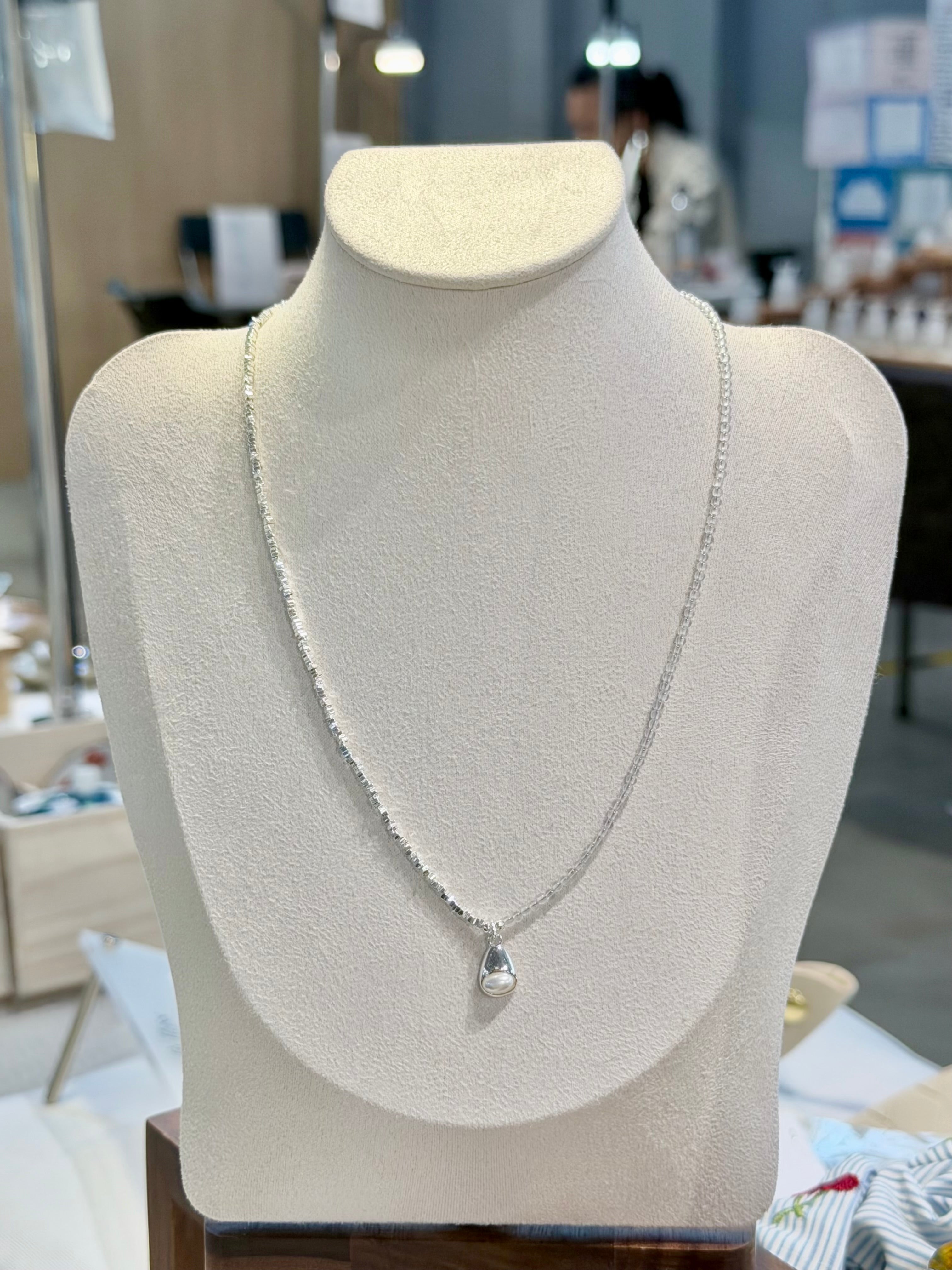 Minimalist Silver Teardrop Pearl Necklace
