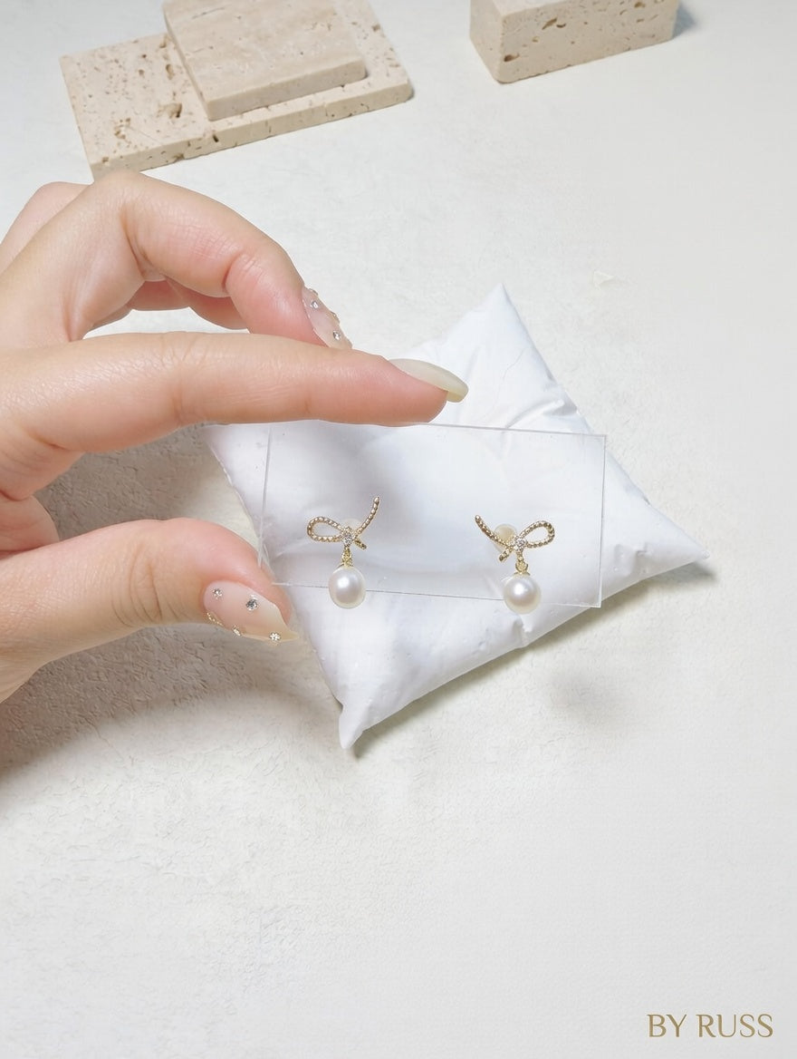 ダイヤモンド刺繍が施された輝くリボンパール